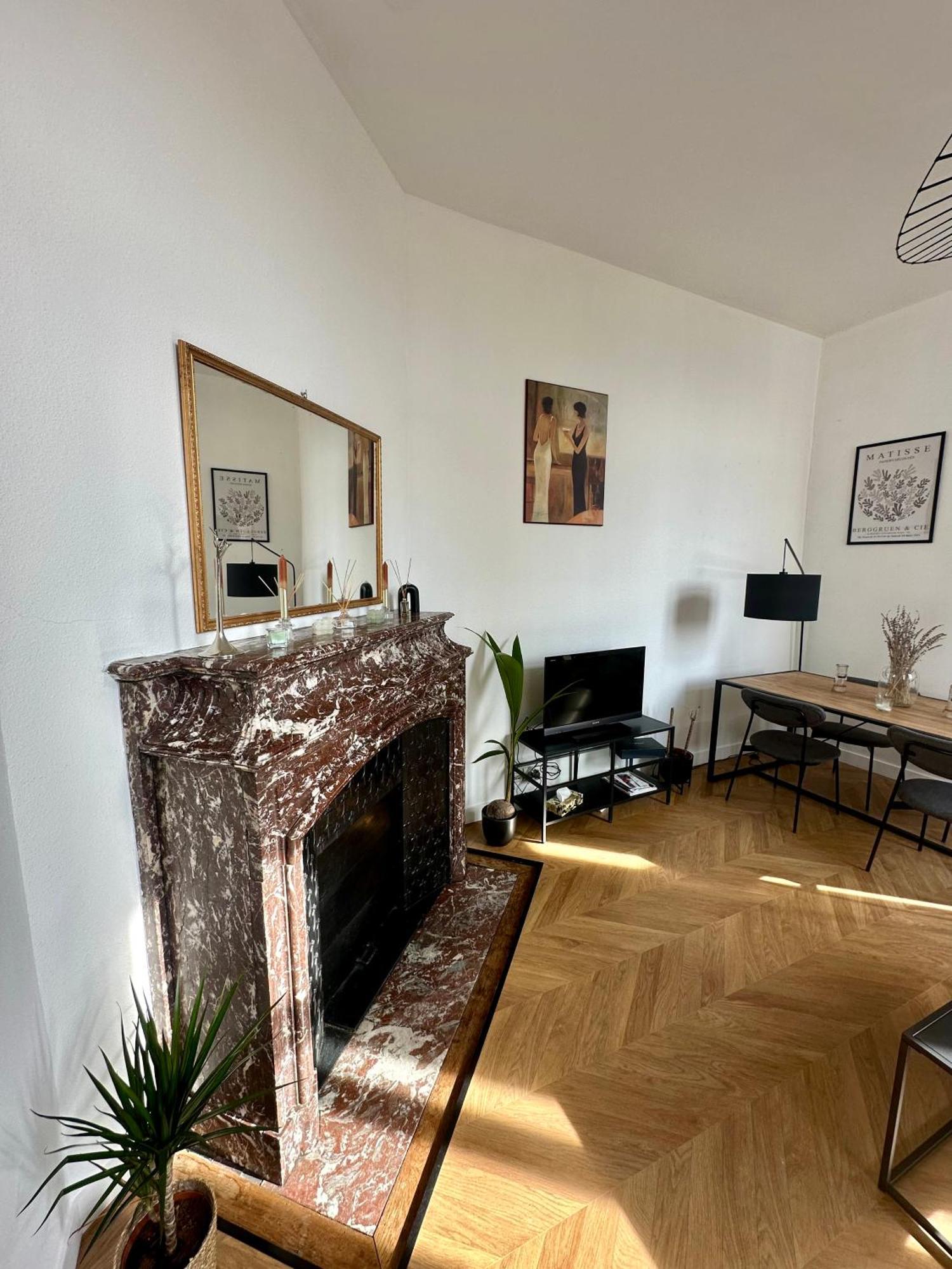 Spacieux Appt Haussmannien Parking Prive 阿棉 外观 照片